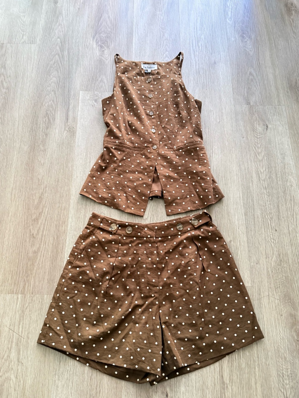 en saison stella brown & white polka dot vest top + high waist shorts set small